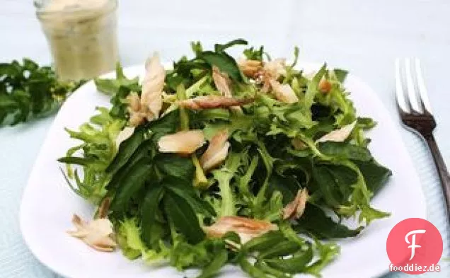 Geräucherter Forellensalat mit Äpfeln, Fenchel und cremigem Meerrettichdressing