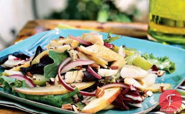 Geräucherter Forellensalat mit Äpfeln und Pekannüssen