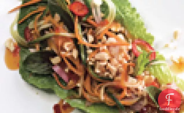 Salatwickel mit geräucherter Forelle