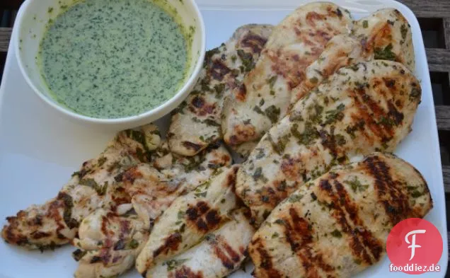 Gegrilltes Zitronen-Kräuter-Hähnchen mit Minze-Nieselregen