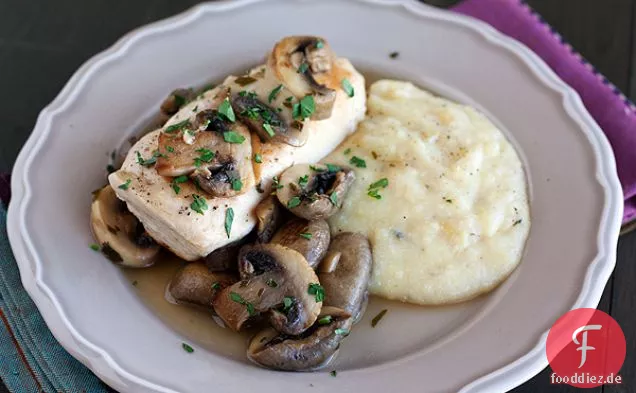 Geschmortes Hähnchen mit Champignons und Ofenpolenta