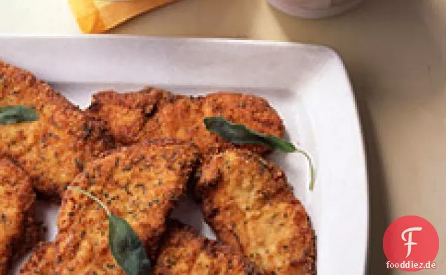 Panierte Hähnchenschnitzel mit Salbei