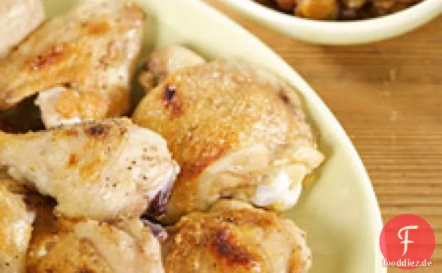 Gegrilltes Hähnchen mit Zwiebeln und goldenem Rosinen-Chutney