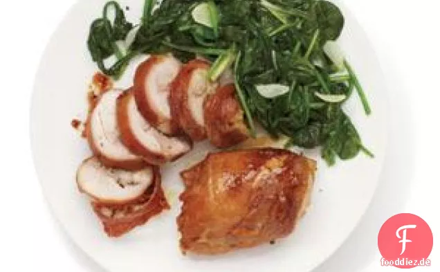 Prosciutto-wrapped Huhn mit Sautéed Spinat
