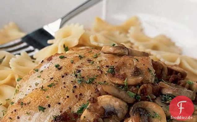 Hähnchen mit sonnengetrockneter Tomaten-Pilz-Sauce