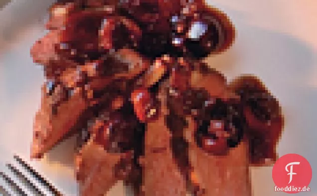 Gebratene Entenbrust mit Kirschen und Portweinsauce