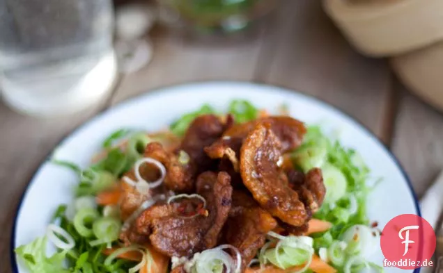 Knuspriger 5-Gewürz- und Chili-Entensalat