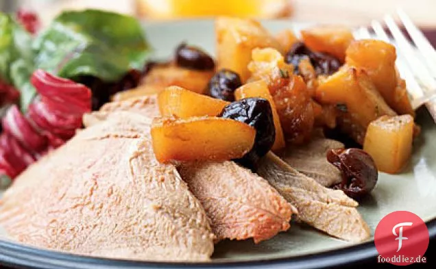 Gebratene Ente mit gebratenem Fruchtkompott