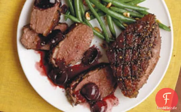 Entenbrust mit Pfefferkruste und Kirsch-Port-Sauce