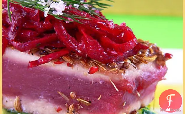 Gebratene Gewürzte Thunfisch mit Zucchini — Thon aux épices sur lit de courgettes