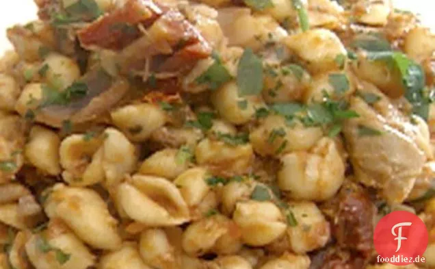 Confit von Ente und sonnengetrockneter Tomate über Pasta