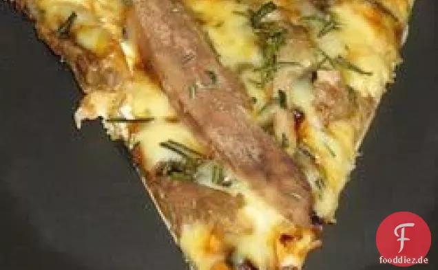 Ente und Fontina Pizza mit Rosmarin und karamellisierten Zwiebeln