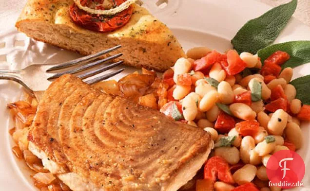 Frischer Thunfisch mit würzigen Zwiebeln