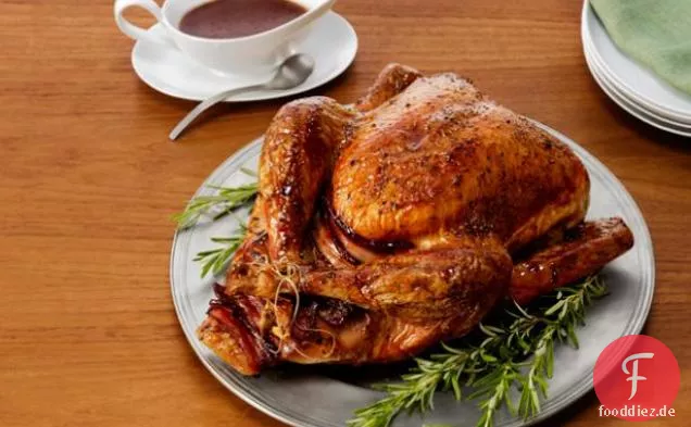 Granatapfel-glasierter Truthahn mit Wildreisfüllung