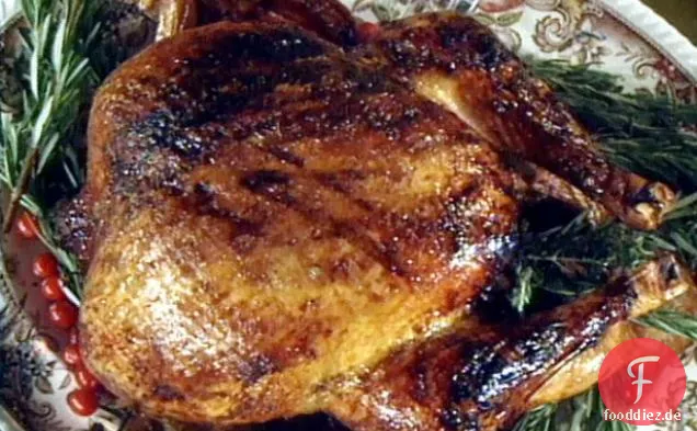 Gegrillter Truthahn mit Granatapfel-schwarzer Pfefferglasur