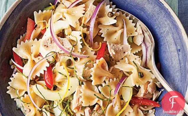 Italienischer Thunfisch mit Fliege, schwarzem Pfeffer und Olivenöl