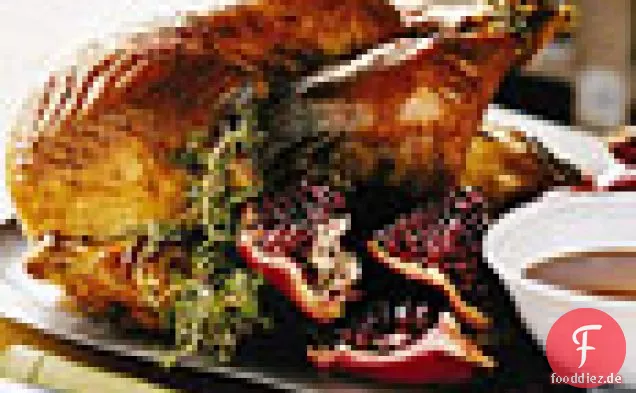 Gebratener Truthahn mit Granatapfelsauce