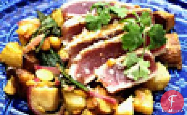 Ahorn-glasierter Thunfisch mit Birnen-Kartoffelsalat