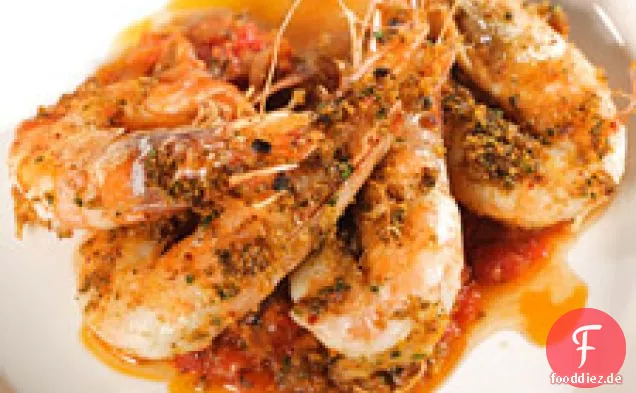 Gebratene Riesengarnelen mit Peperoni und gewürzten Tomaten Saltsa