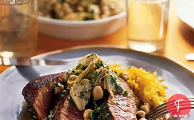 Gebratener Pimentón-verkrusteter Thunfisch mit Kichererbsen-Artischocken-Salat