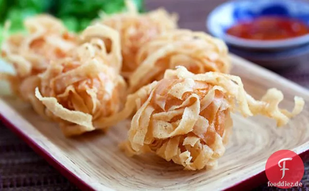 Gebratene Garnelen / Garnelenbällchen mit Wan-Tan-Haut (???)