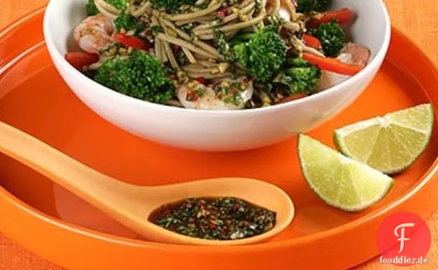 Soba-Nudeln mit Brokkoli, Garnelen & süßem Soja-Dressing