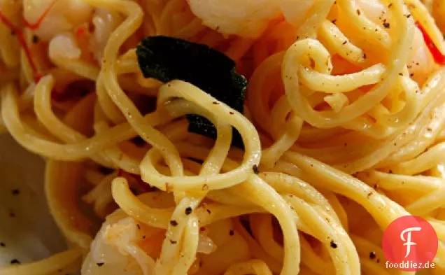 Spaghetti Aglio Olio mit Chili, Salbei und Garnelen