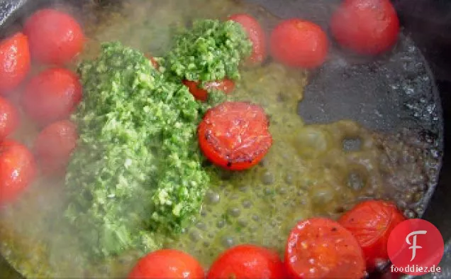 Thai Green Curry mit Tomaten, Spinat und Garnelen