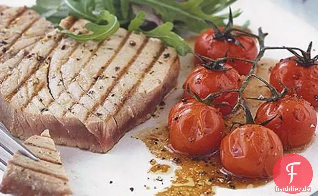 Thunfischsteaks mit Balsamico-gerösteten Tomaten