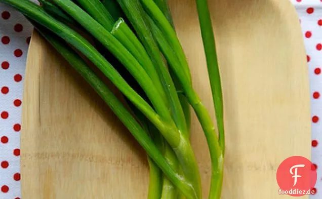 Thunfisch-Nudelsalat mit Spinat und Radieschen