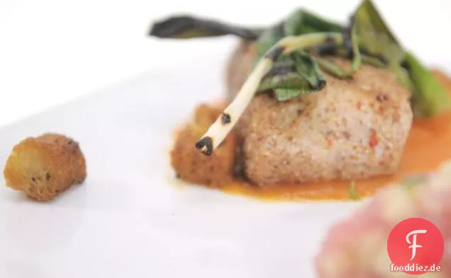 Roter Quinoa-verkrusteter Thunfisch mit geräuchertem Tomatenpüree