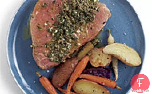 Olivenöl pochierter Thunfisch mit Kapern und Olivenvinaigrette