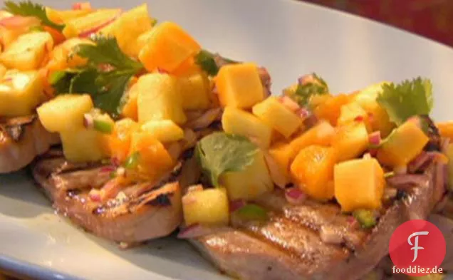 Gegrillter Thunfisch mit Heißer Ananas-Papaya-Salsa