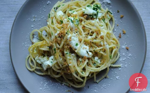 Rhondas Spaghetti mit Spiegeleiern und Pangritata für einen