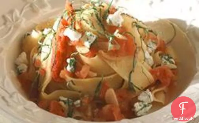 Pappardelle mit Knoblauch und ofengetrockneten Tomaten