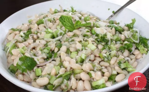 weißer Bohnensalat mit Sellerie und Minze (und manchmal Thunfisch)
