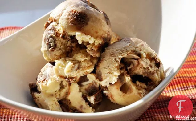 Erdnussbutter Fudge Swirl Eis