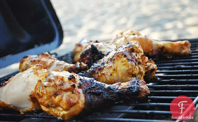 Joghurt Mariniertes indisches gewürztes gegrilltes Hähnchen