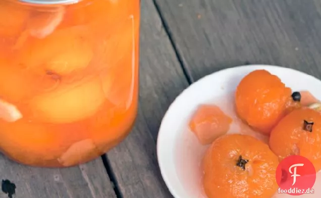 Eingelegte Pfirsiche mit Brandy