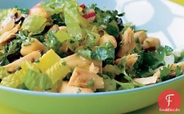 Gehackter Salat mit Thunfisch