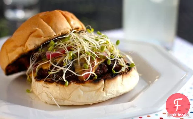 Nihon Burger mit cremigem Misoaufstrich