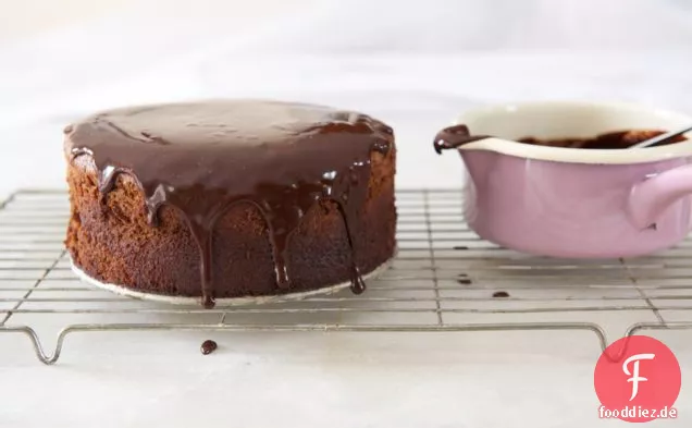 Schokoladen-Amaretti-Torte mit göttlichem Schokoladenglasur