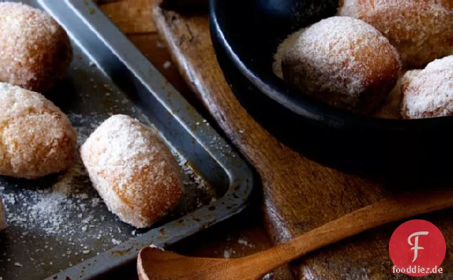 Biss Größe Zimt Zucker Donuts