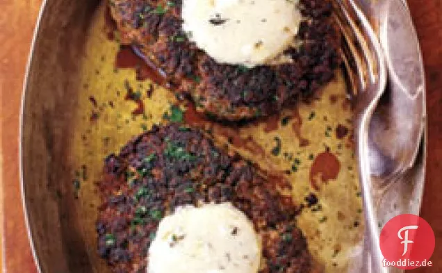 Gehacktes Lendenstück mit Blauschimmelkäsebutter