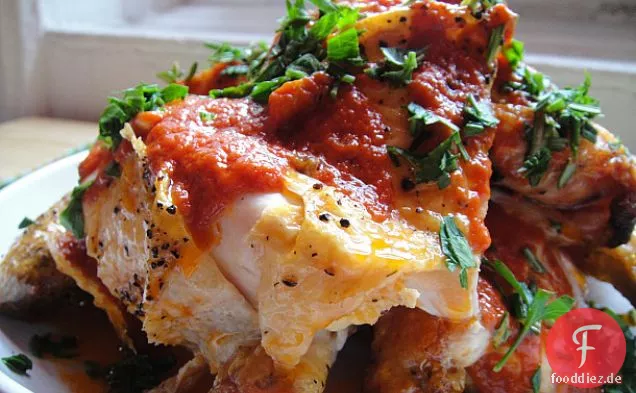Kochen Sie das Buch: Gebratenes Huhn mit Tomatenbutter