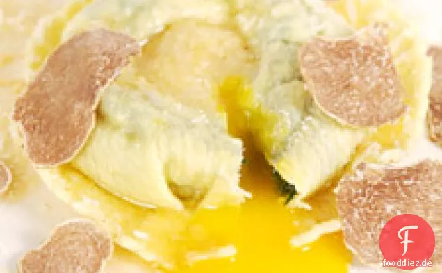 Raviolo mit Eigelb Trüffelbutter