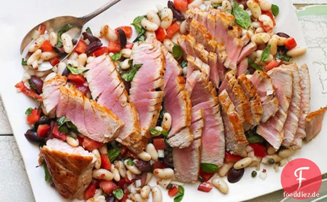 Gebratener Thunfisch mit italienischem weißen Bohnensalat