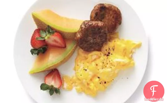 Eier mit Truthahn Frühstück Wurst und Obst