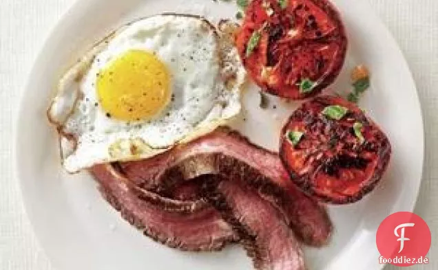 Steak und Eier mit gebratenen Tomaten Rezept