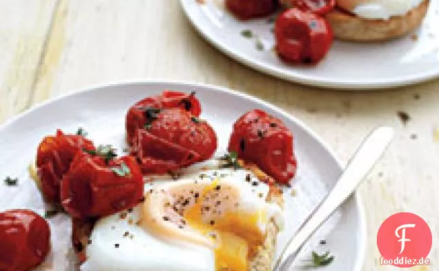 Pochierte Eier mit gerösteten Tomaten